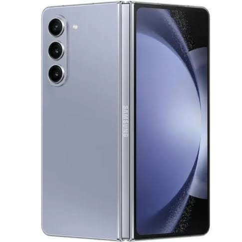 Side-by-side comparison of Samsung 5G mobiles and Motorola 5G smartphones in India.