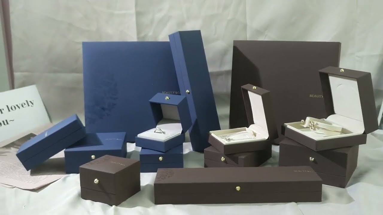 Eco-friendly custom jewelry boxes made from biodegradable packaging materials.